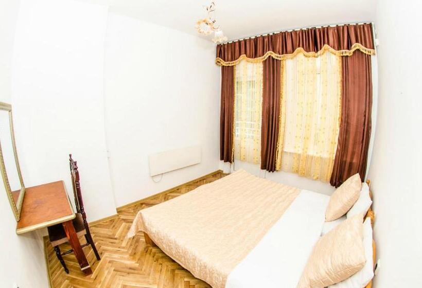 膳宿费 Central Guesthouse Five Corners