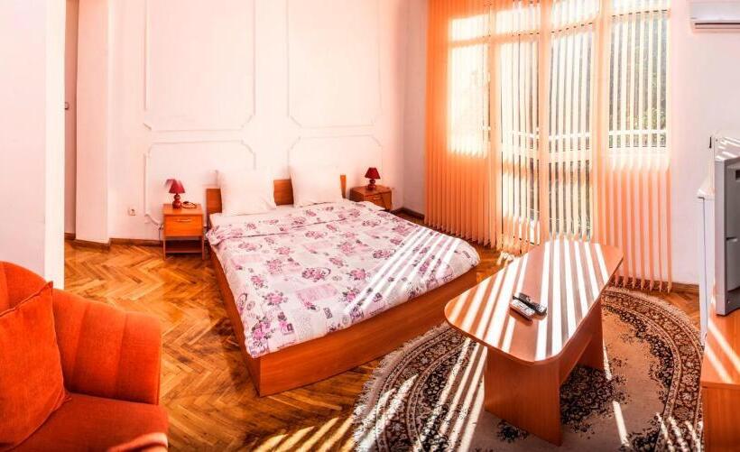 膳宿费 Central Guesthouse Five Corners