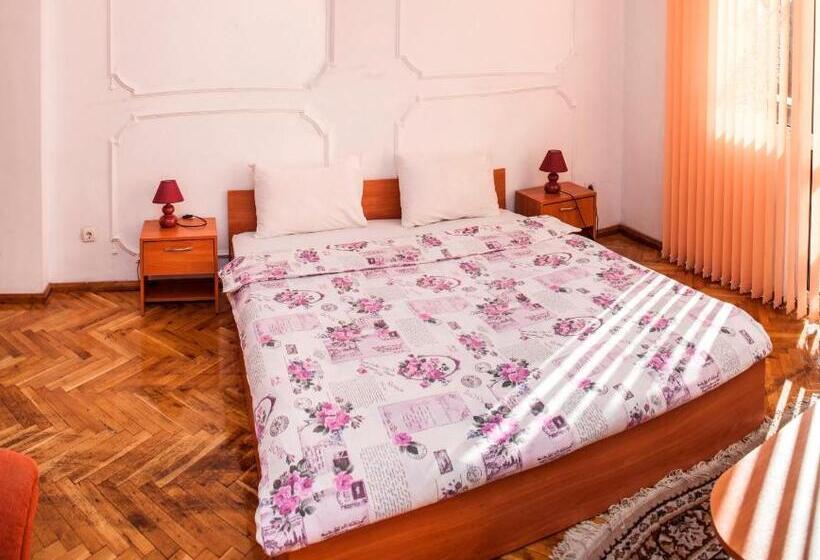 膳宿费 Central Guesthouse Five Corners