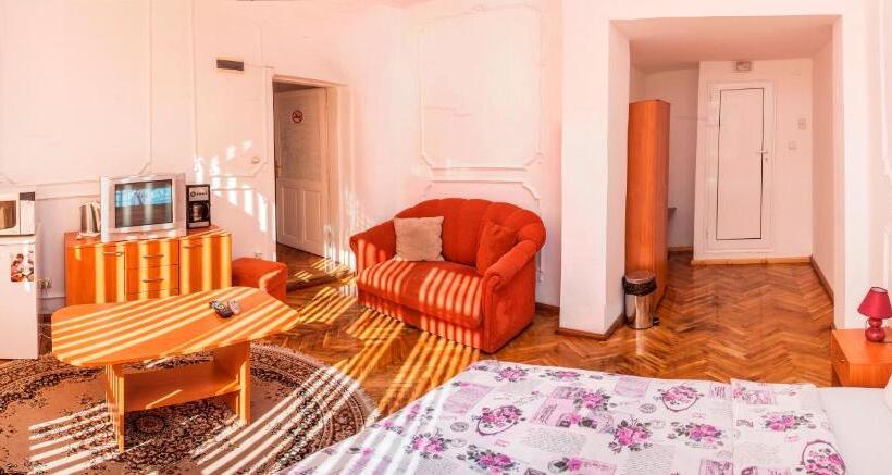 膳宿费 Central Guesthouse Five Corners