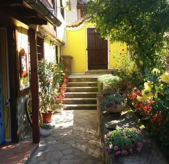 Majatalo Guest House Bolyarka