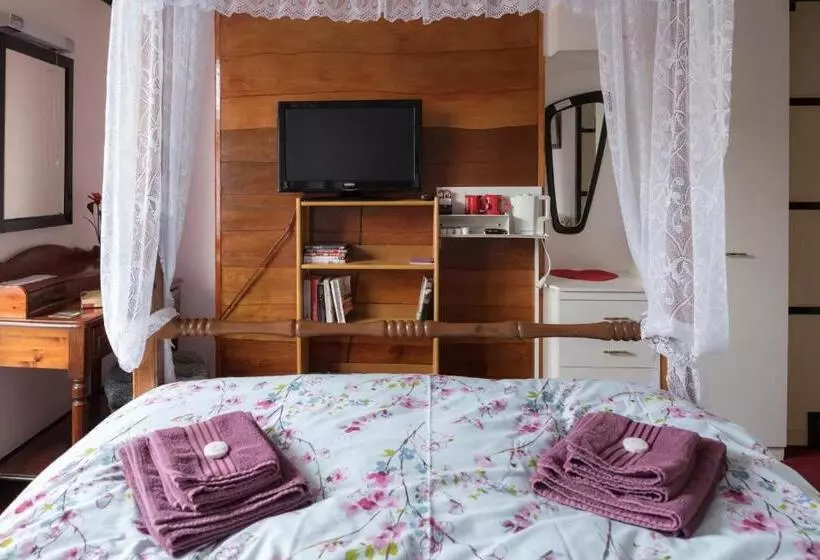 Majatalo Happy Days Guesthouse