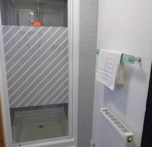 Majatalo Happy Days Guesthouse