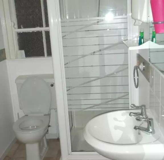 Majatalo Happy Days Guesthouse