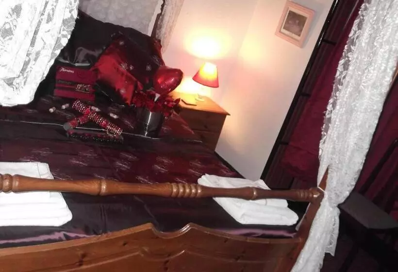 Majatalo Happy Days Guesthouse