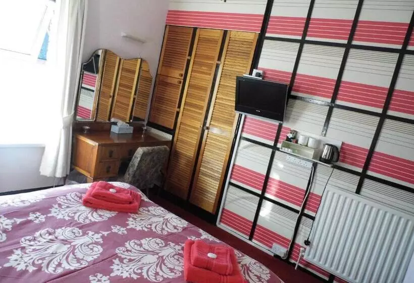 Majatalo Happy Days Guesthouse