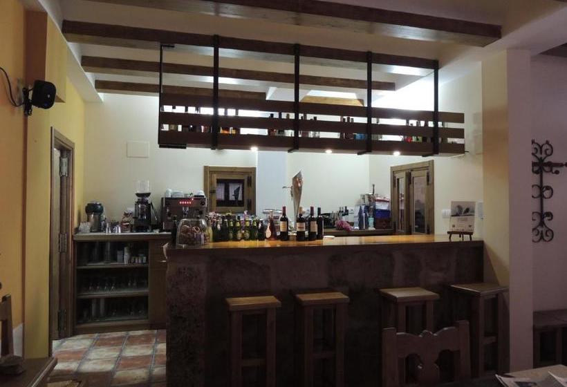 بنسيون Las Abadias Hrural