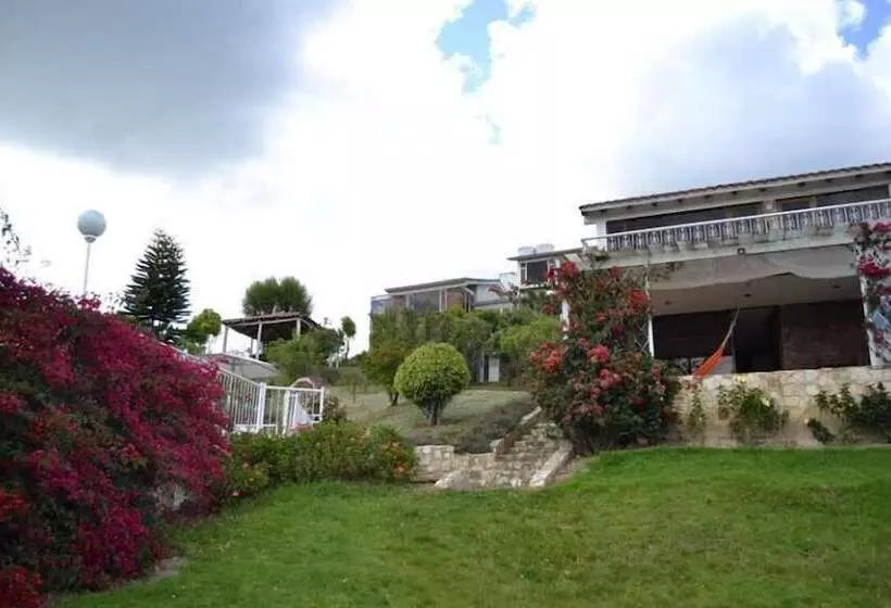 ユースホステル Miravalle Suites