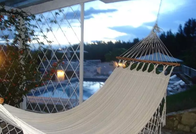 ユースホステル Miravalle Suites