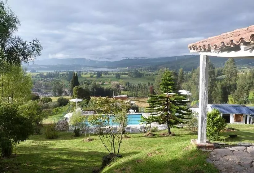 ユースホステル Miravalle Suites