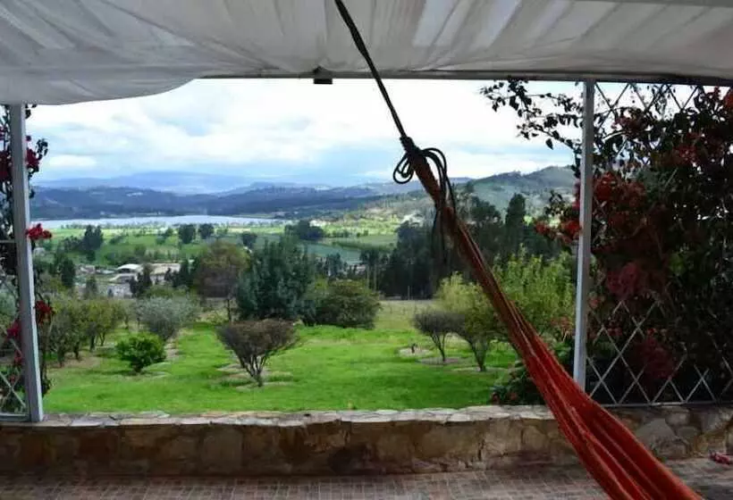 ユースホステル Miravalle Suites