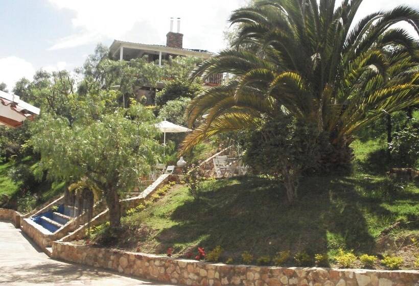 הוסטל Miravalle Suites