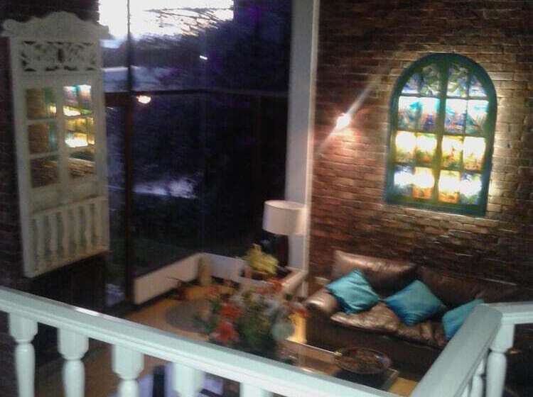 הוסטל Miravalle Suites