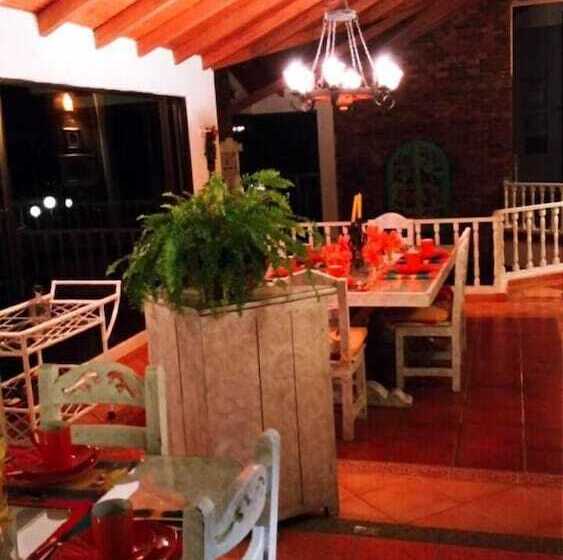 הוסטל Miravalle Suites