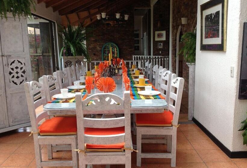 הוסטל Miravalle Suites