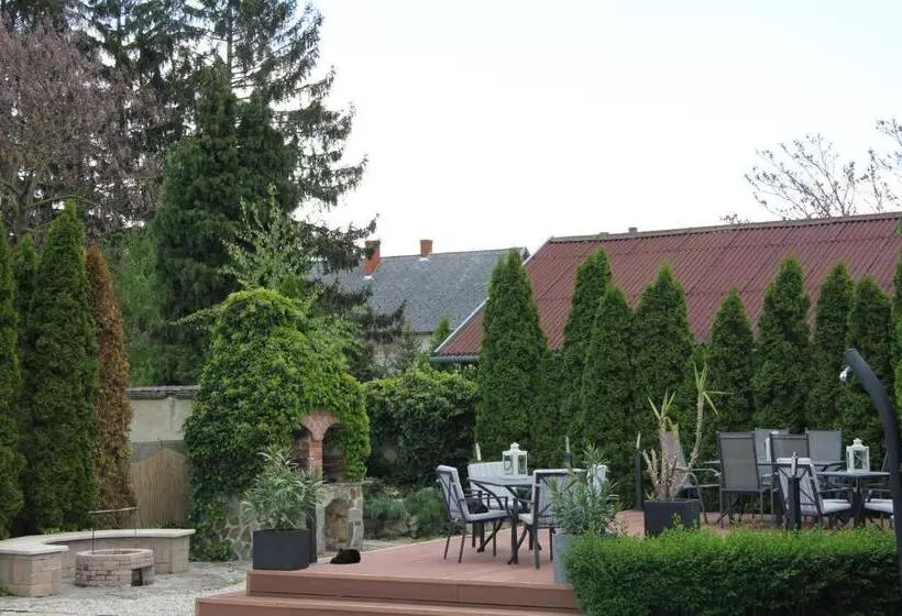 Hangya Panzió és étterem