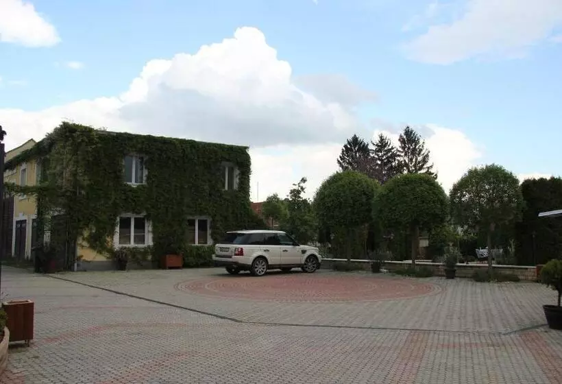 Hangya Panzió és étterem