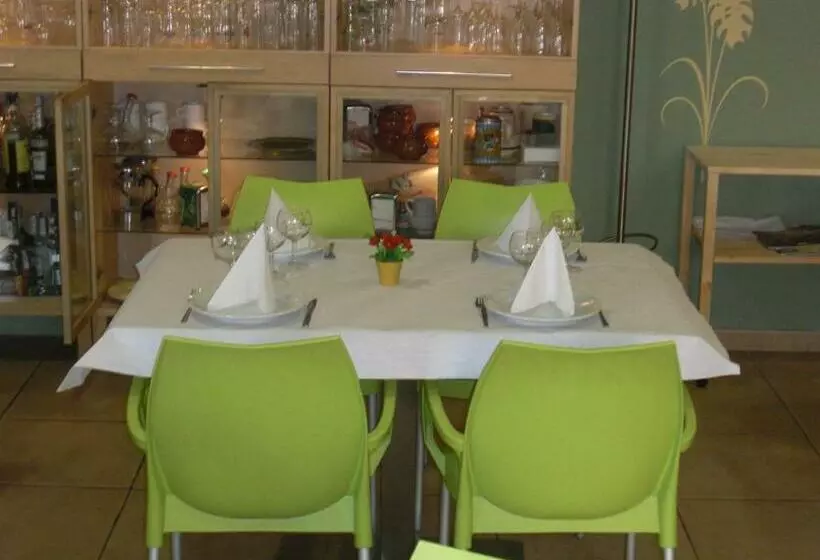 پانسیون Ca La Conxita Hostal & Restaurante