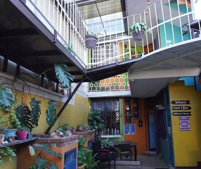 پانسیون Hostal Guatefriends