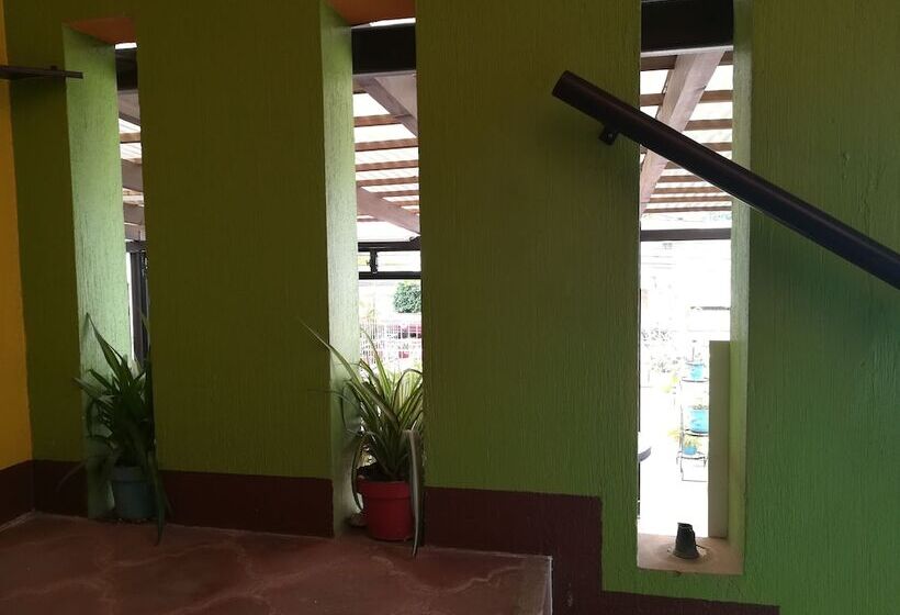 پانسیون Hostal Guatefriends