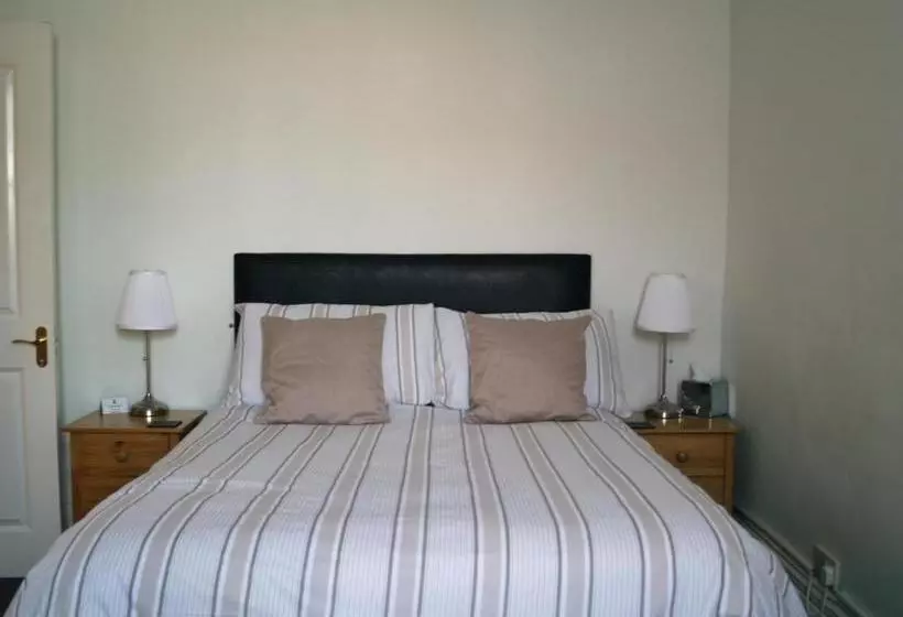 Majatalo Kenilworth Guest House