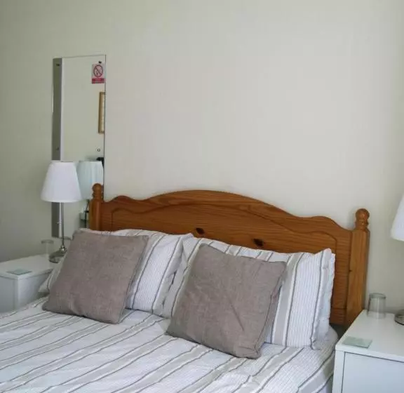 Majatalo Kenilworth Guest House