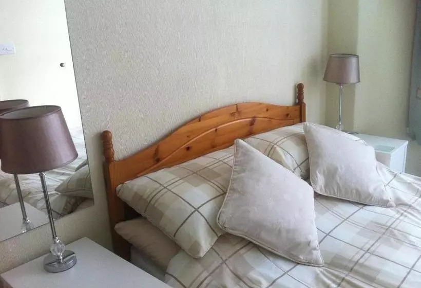 Majatalo Kenilworth Guest House