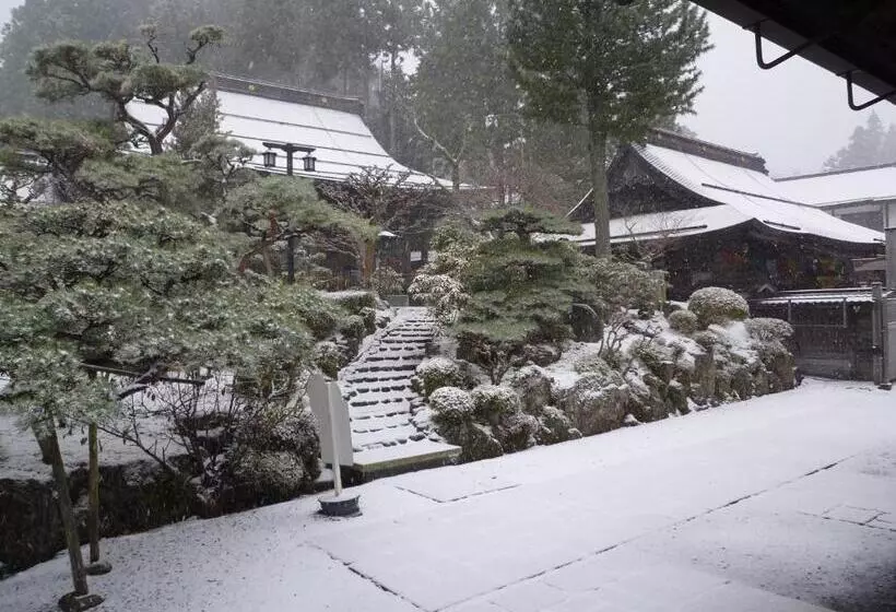 Majatalo 高野山 宿坊 熊谷寺  Koyasan Shukubo Kumagaiji