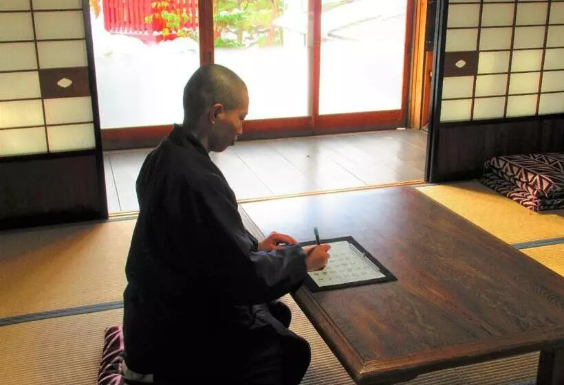 Majatalo 高野山 宿坊 熊谷寺  Koyasan Shukubo Kumagaiji