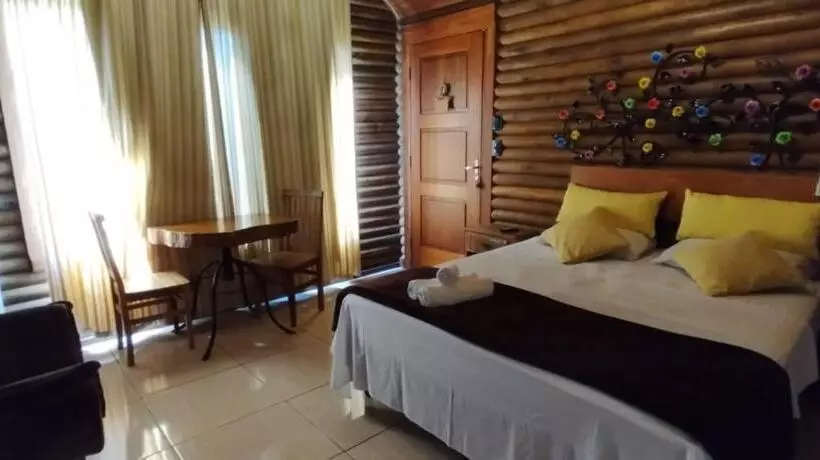 پانسیون Pousada Sitio Das Flores 12 Km De Macacos Nova Lima