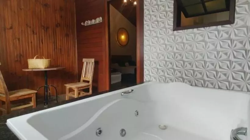 پانسیون Pousada Sitio Das Flores 12 Km De Macacos Nova Lima