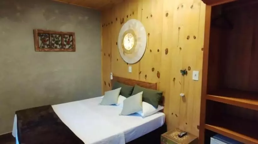 پانسیون Pousada Sitio Das Flores 12 Km De Macacos Nova Lima