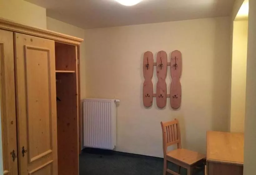 ユースホステル Gasthof Knappenwirt