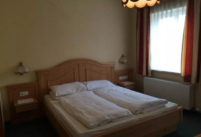 ユースホステル Gasthof Knappenwirt