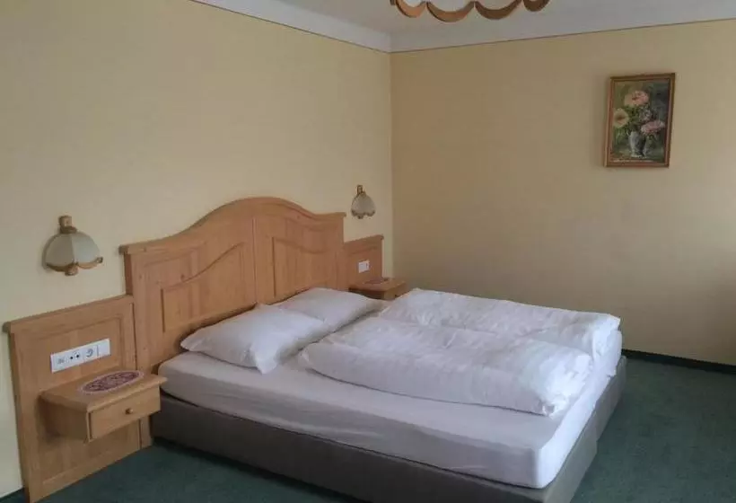 ユースホステル Gasthof Knappenwirt