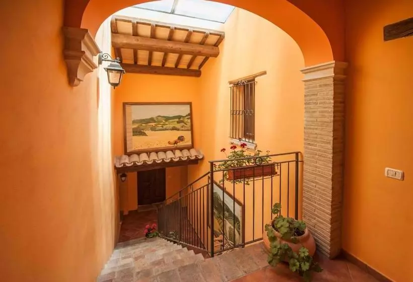 Hotelli Villa Colticciola Agriturismo Marche