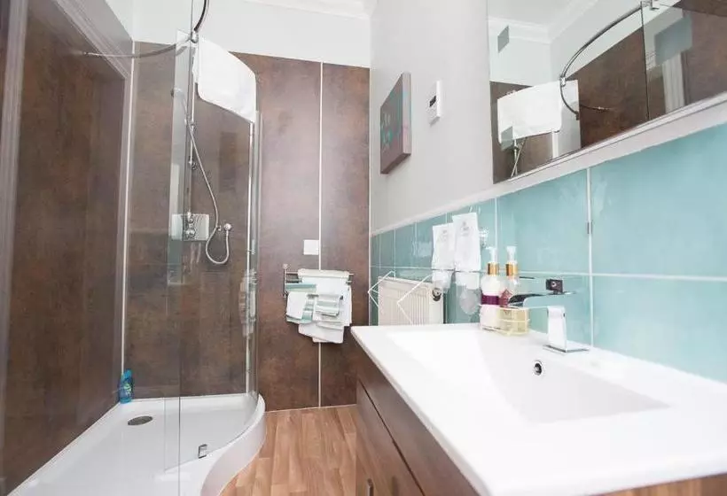 Majatalo Chrialdon House