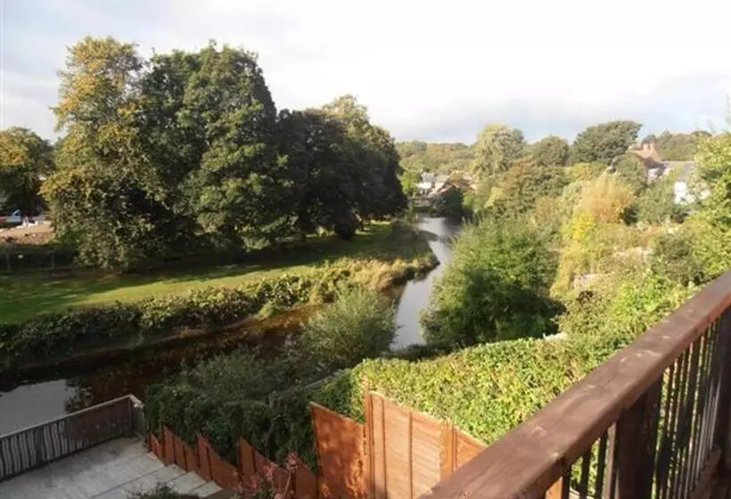 Majatalo Riverside Guest House