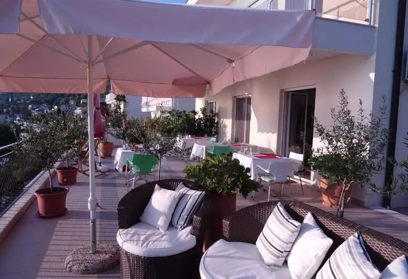 پانسیون Villa Del Mar