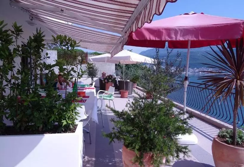 پانسیون Villa Del Mar