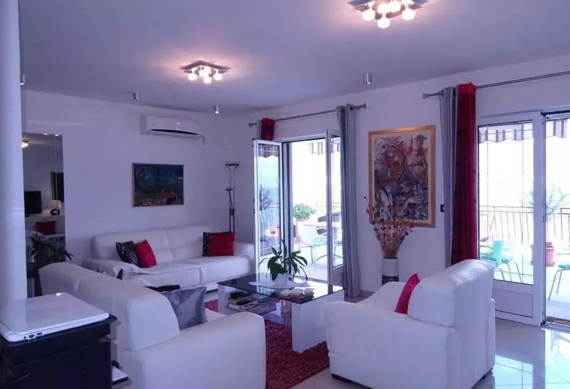 پانسیون Villa Del Mar