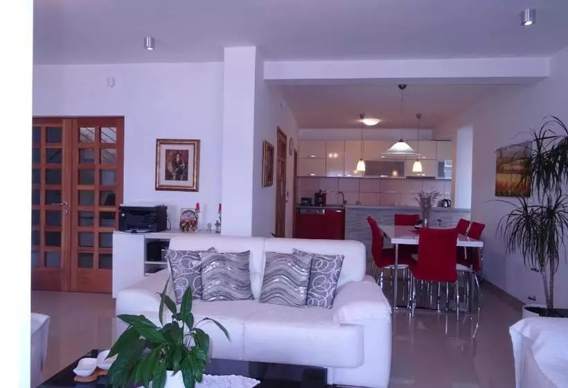 پانسیون Villa Del Mar