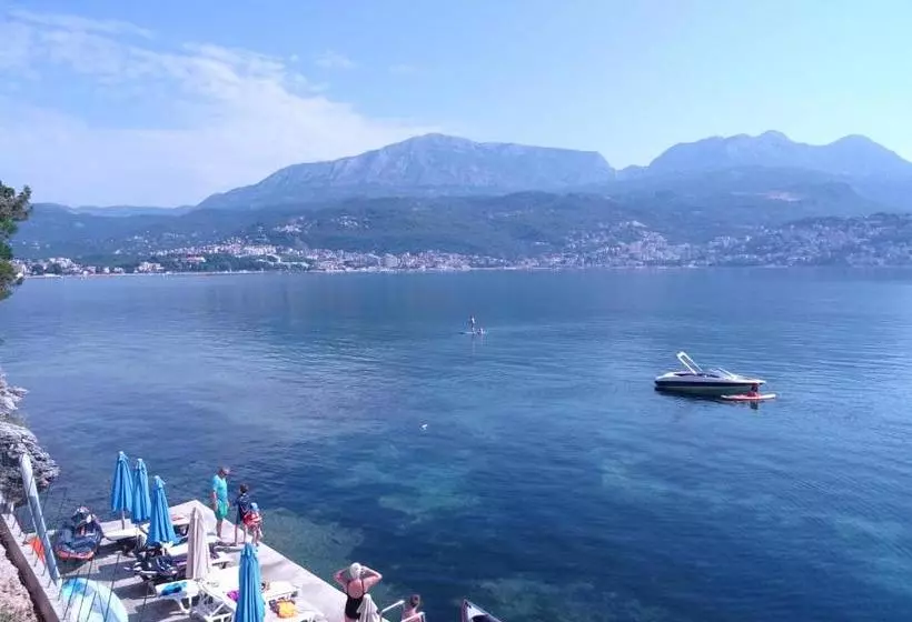 پانسیون Villa Del Mar