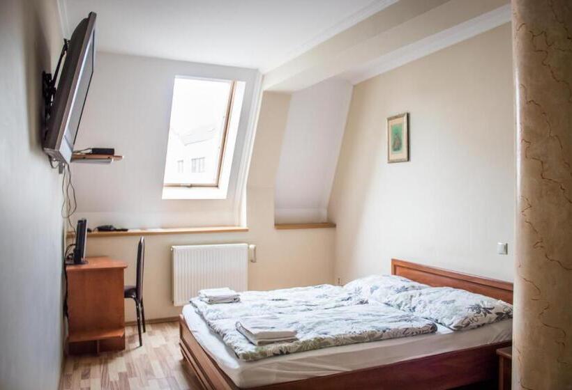 بنسيون Hubert Varga