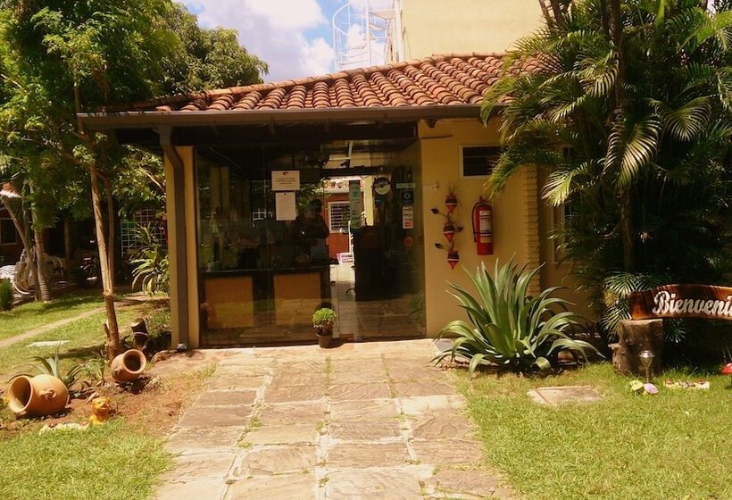 هاستل Posada Shalom