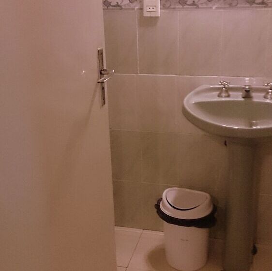 هاستل Posada Shalom