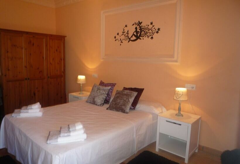 بنسيون La Masia De Tamariu