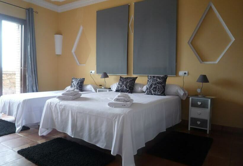 بنسيون La Masia De Tamariu