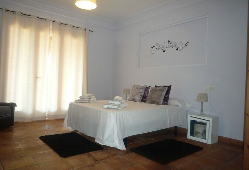 بنسيون La Masia De Tamariu