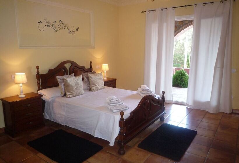 بنسيون La Masia De Tamariu